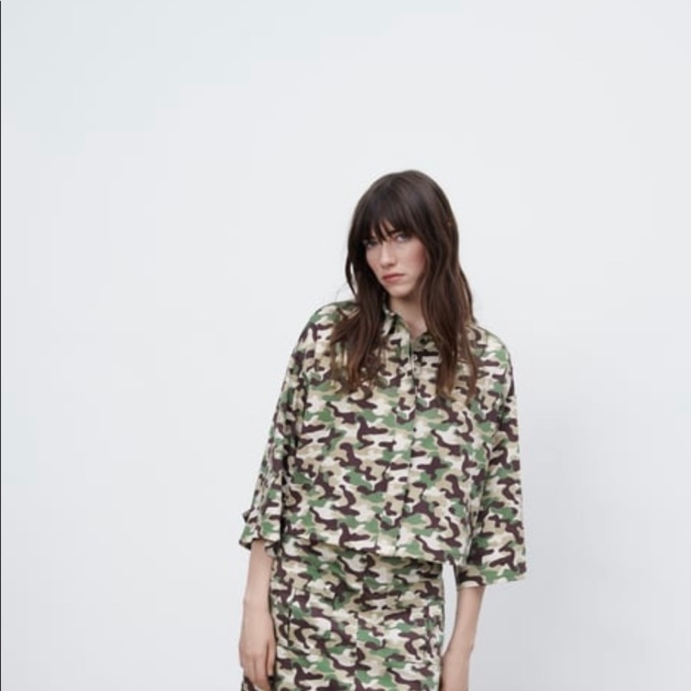 COPY - NWT ZARA CAMO PRINTED CROPPED TOP SZ-M